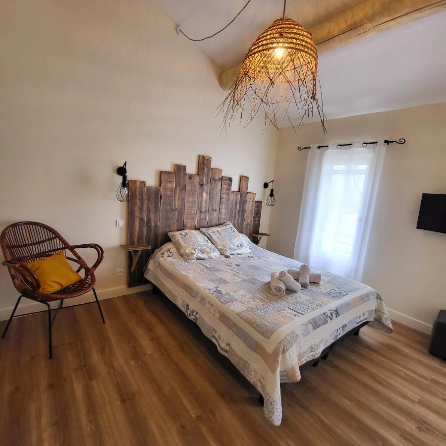 Manade Saint Louis Mas De La Paix Bed and Breakfast Vauvert Buitenkant foto